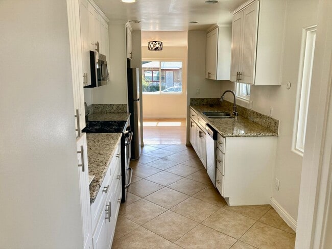 Building Photo - 3 Bedroom 2 Bath Home in La Mesa with Detached 2 Car Garage