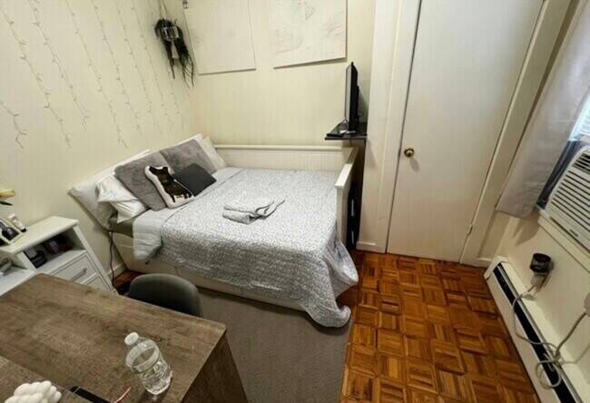 Building Photo - 1576 Tremont St