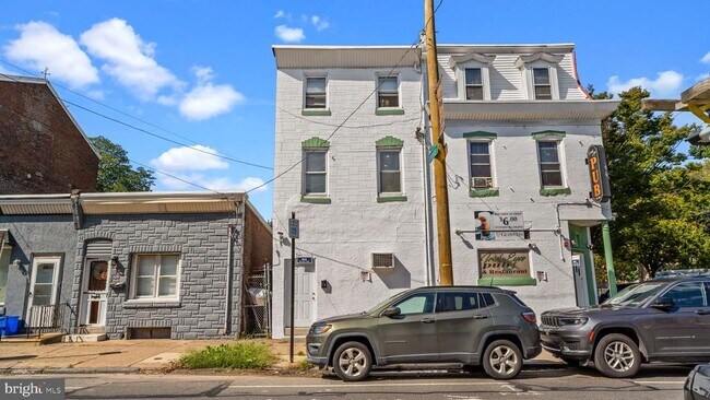 Building Photo - 4742 Richmond St