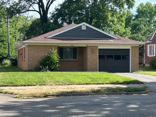 Primary Photo - 1008 Broadview Blvd
