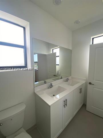 Building Photo - 575 NE 208th Terrace