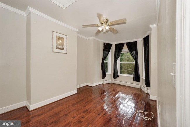 Building Photo - 633 8th St NE