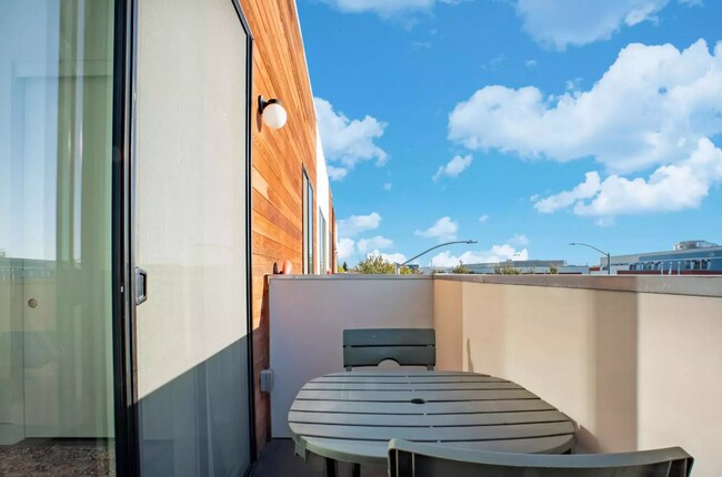 Building Photo - 5304 San Pablo Ave