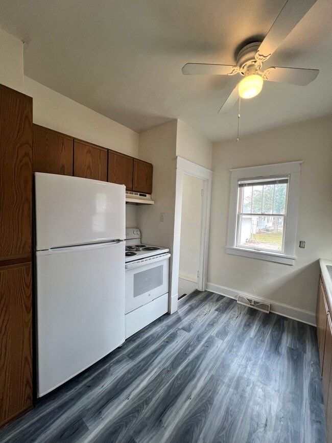 Building Photo - 2-Bedroom 1-Bathroom Single Family Home