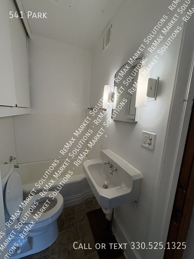 Building Photo - 541 Park-