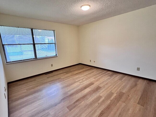 Building Photo - 2309A Melrose Dr