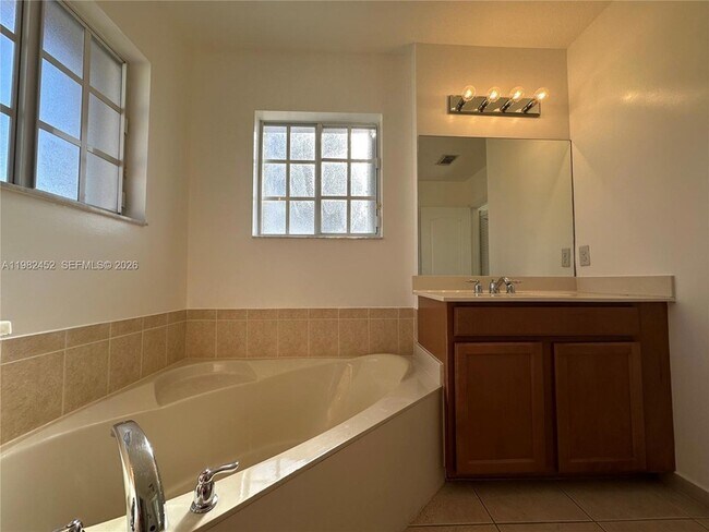 Building Photo - 27866 SW 142nd Ave