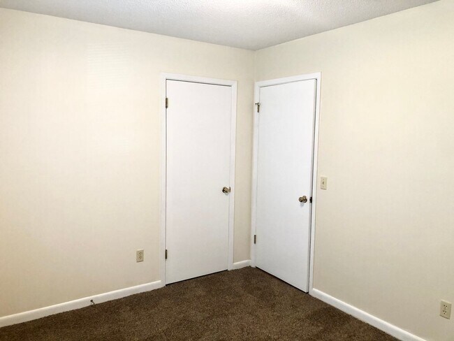 Building Photo - 812 Glenwood Rd