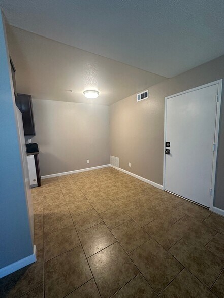 Building Photo - 17464 Upland Ave