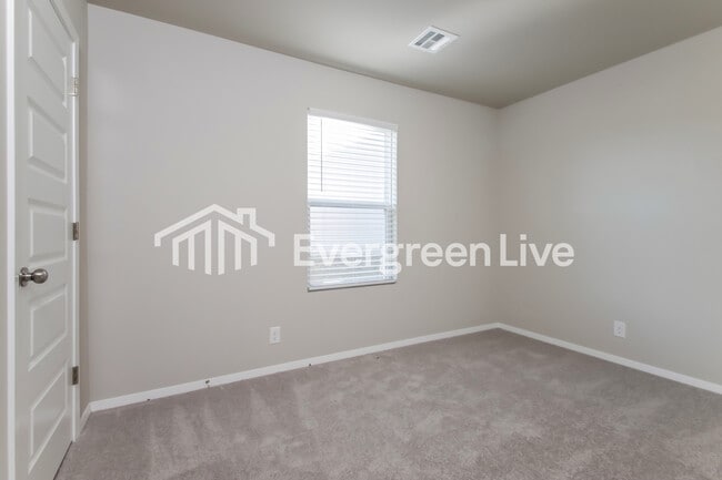 Building Photo - 2101 S Lakin Ln