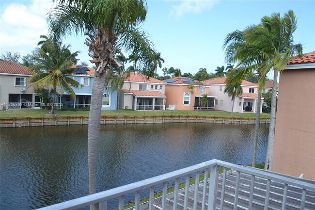 Building Photo - 1537 E Lake Ct