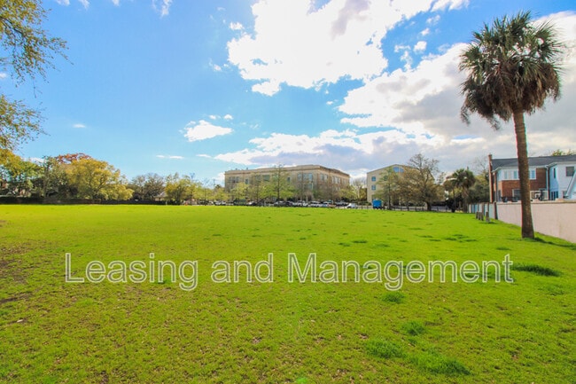 Building Photo - 25 Ashley Ave