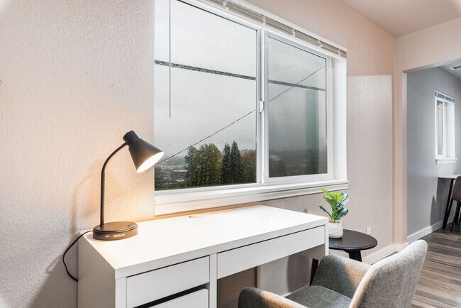 Building Photo - 1818 Court F