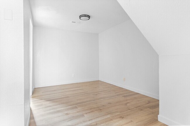 Building Photo - 2250 Billings St