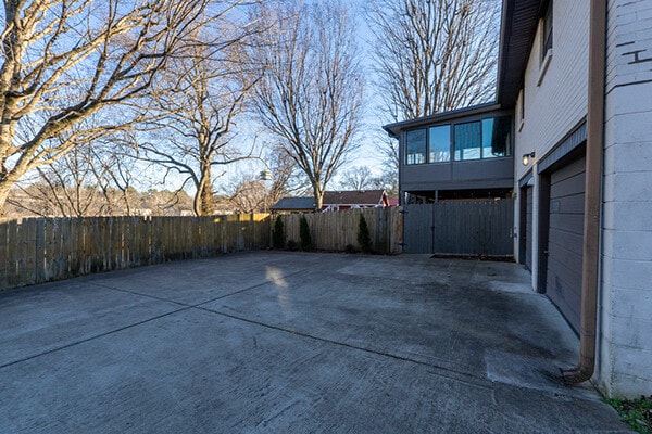 Building Photo - 4900 Jonquil Dr