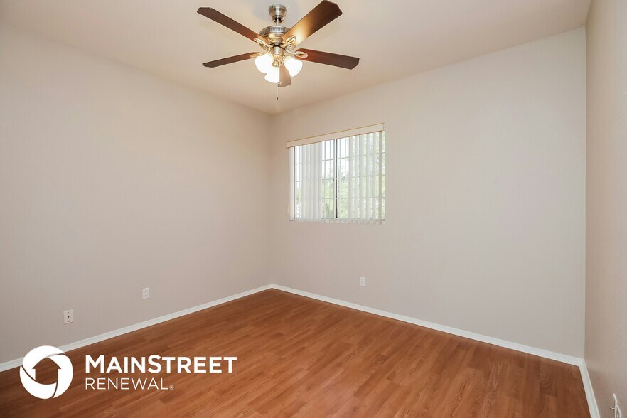 Building Photo - 875 W Spur Ave