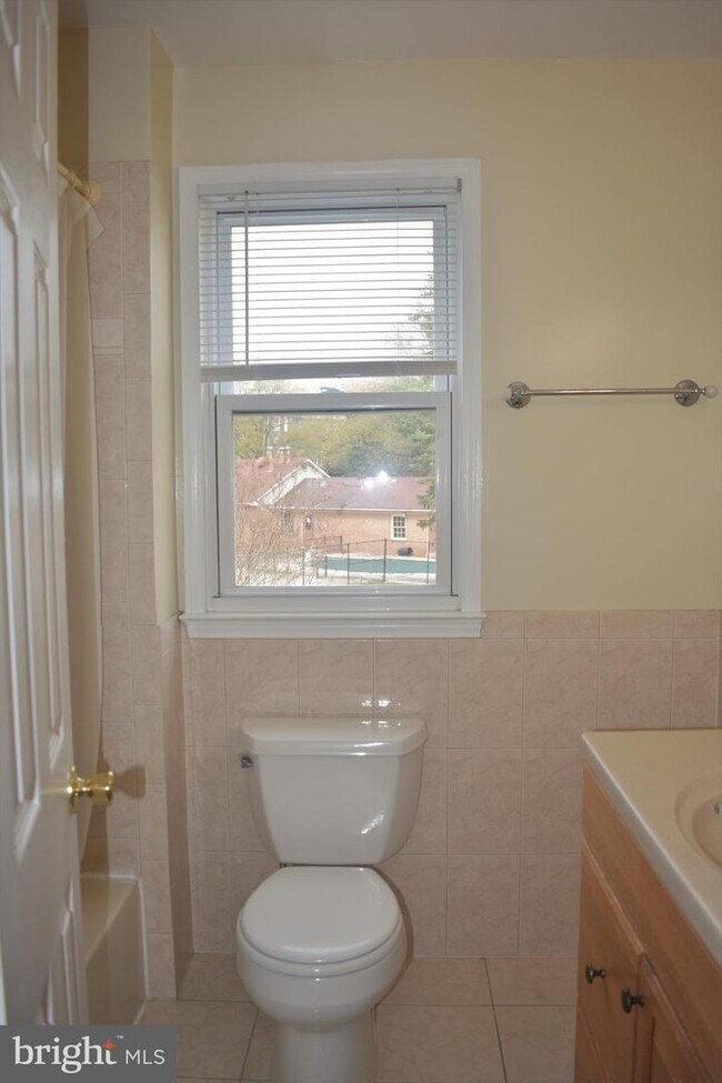 Building Photo - 16 Blue Ribbon Ct