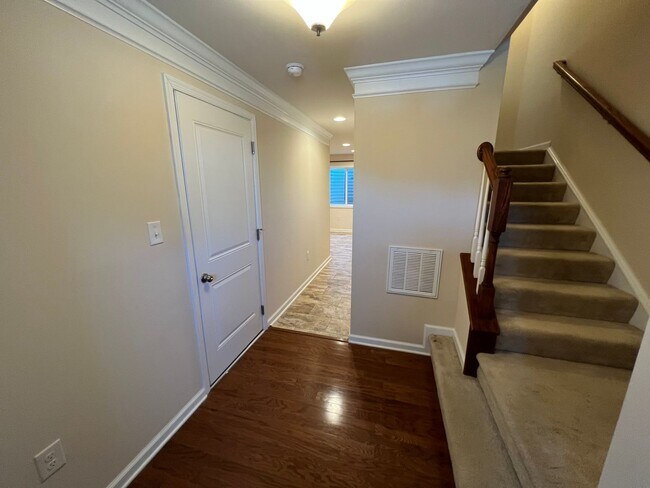 Building Photo - 2111 Elm Tree Knoll