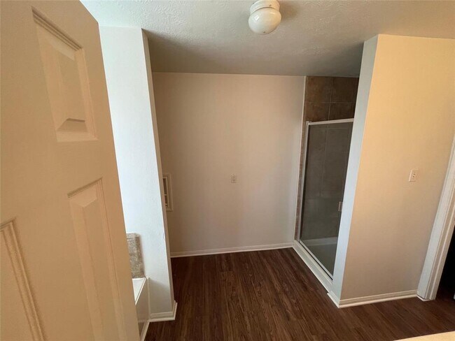 Building Photo - 2103 Weathersfield Trace Cir