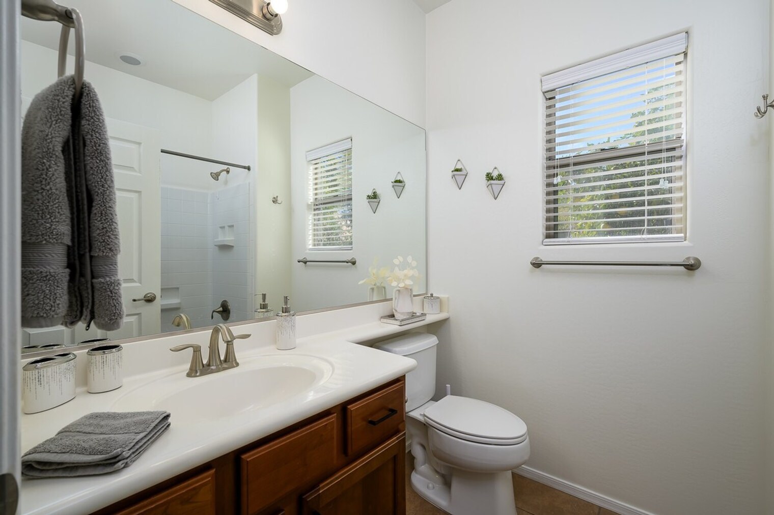 Building Photo - 5538 W Andrea Dr