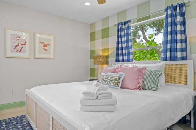 Building Photo - 7957 CottonWoode Dr