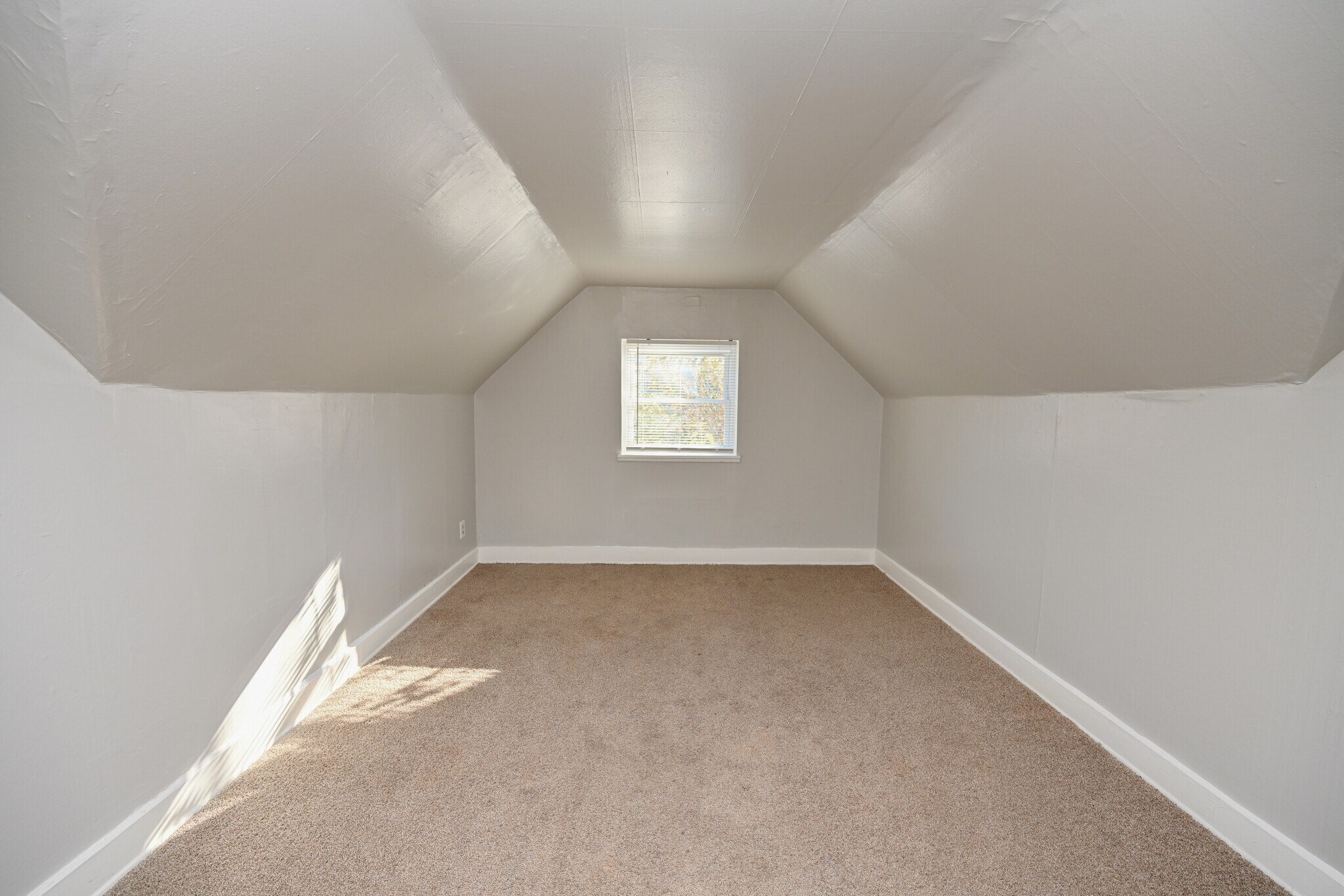 Building Photo - 7813 Elizabeth St