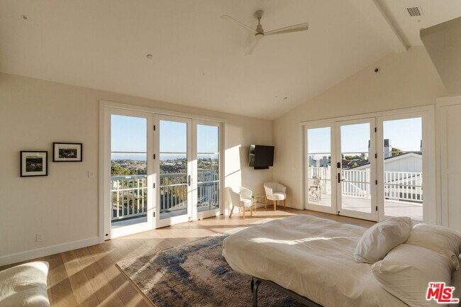 Building Photo - 5770 Busch Dr