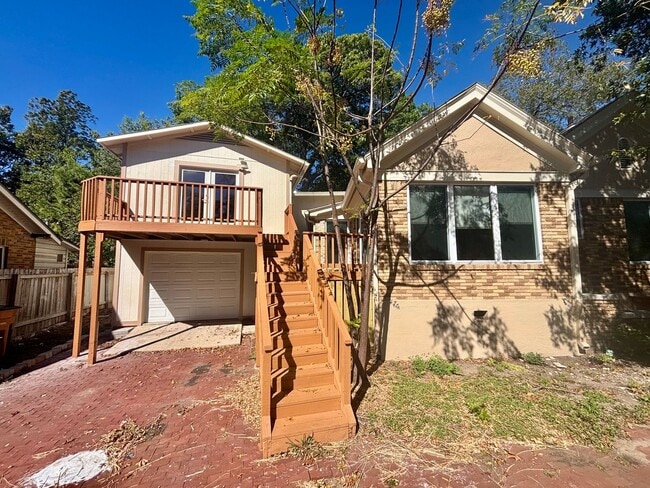 Building Photo - Hemphill Park Gem! 4 Bed/2.5 Bath - Availa...