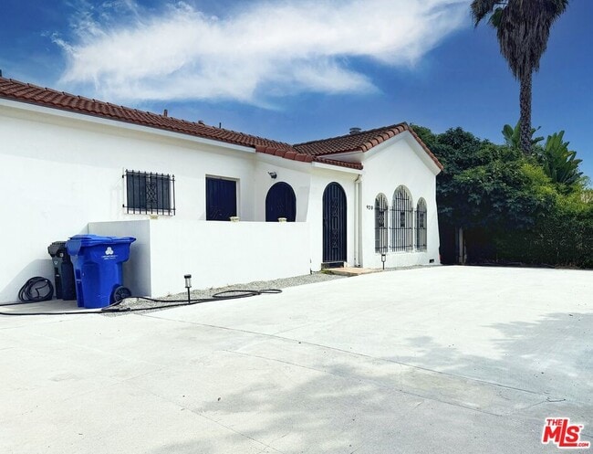 Building Photo - 920 Cochran Ave
