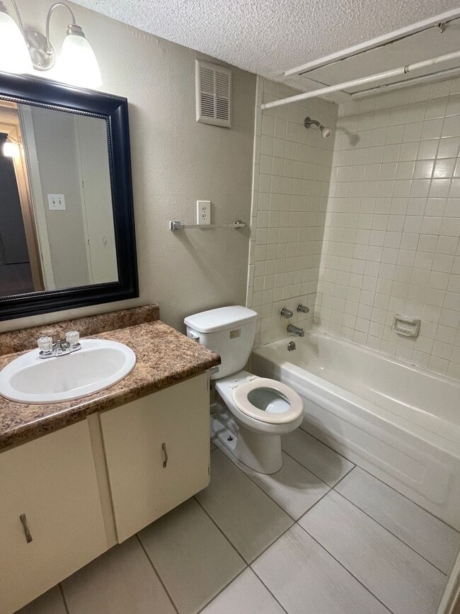 Building Photo - 2BD/2BA Condo located on the Germantown/Memphis Line!