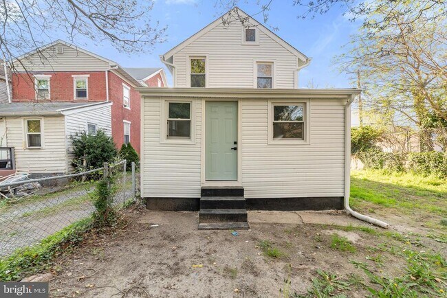 Building Photo - 4 Walnut St