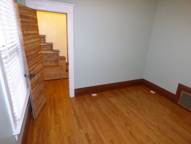 Building Photo - $0 DEPOSIT OPTION. DENVER SQUARE HOME! UPT...