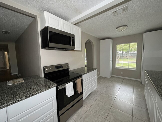 Building Photo - 3113 Northridge Dr