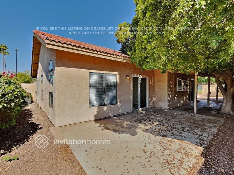 Building Photo - 1055 W Sunward Dr