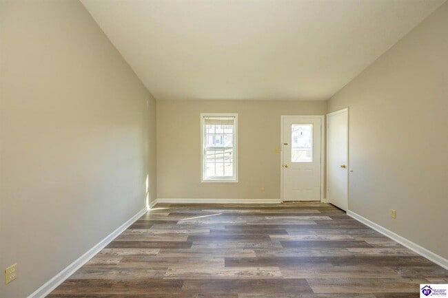 Building Photo - 243 S Airview Dr