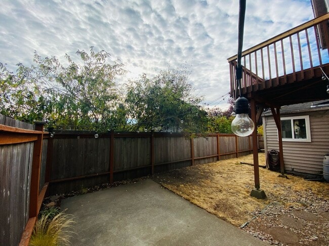 Building Photo - $1000 Off For a Move in Before November 1s...