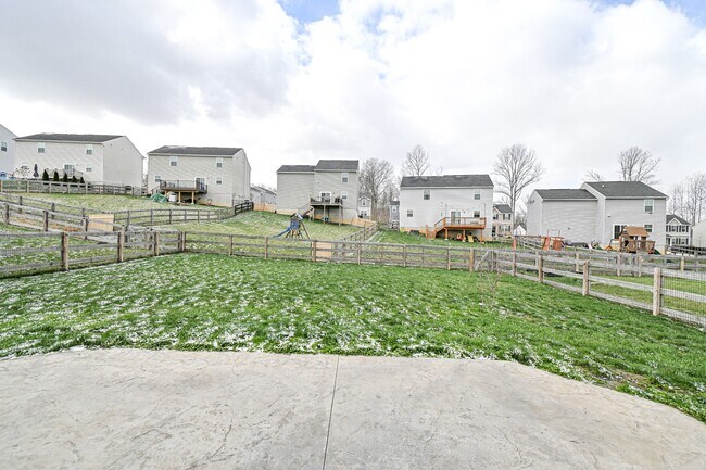 Building Photo - 5697 Julia Kate Dr