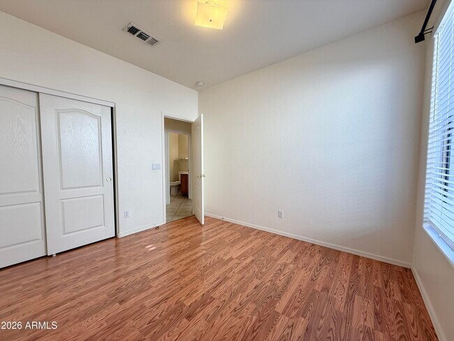 Building Photo - 3530 E Park Ave