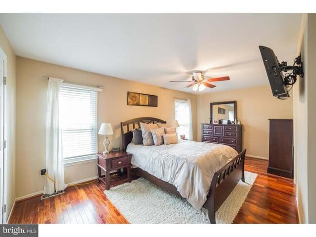 Building Photo - 427 Oakmont Ct