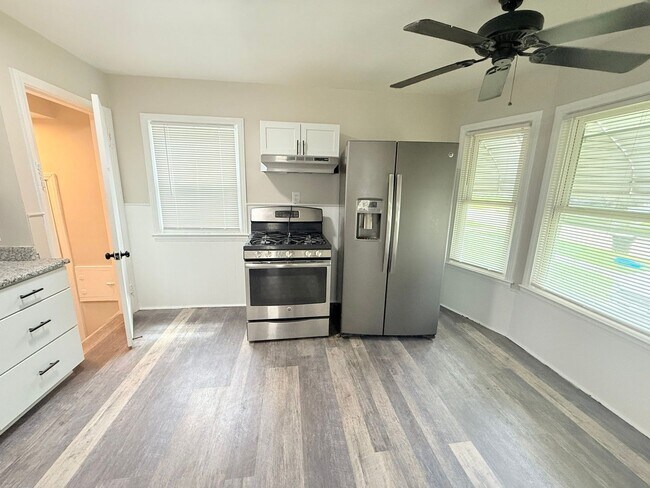 Building Photo - Renovated 3-Bedroom Home – We Welcome Sect...