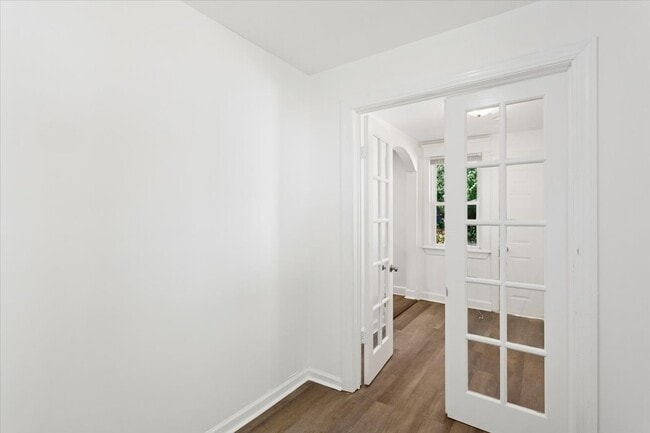 Building Photo - 540 E 4th St