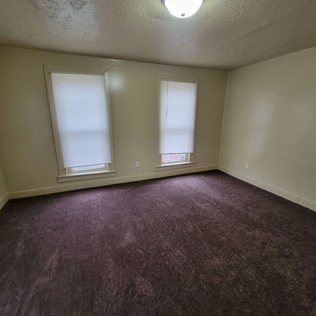 Building Photo - Near Eastside 3BR House ready to LEASE!