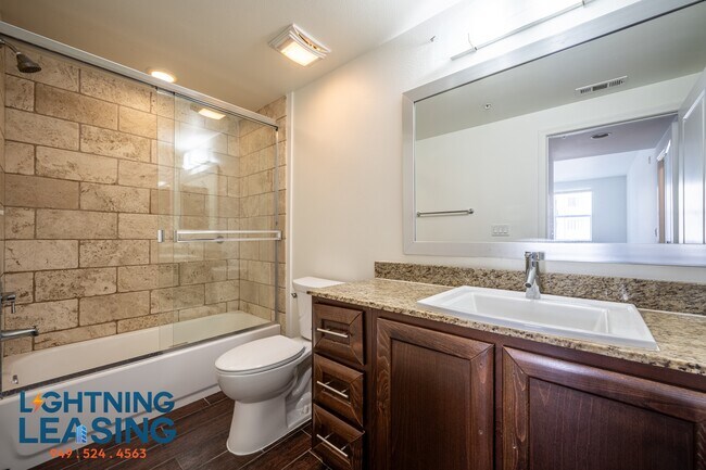 Building Photo - 11927 Kling St