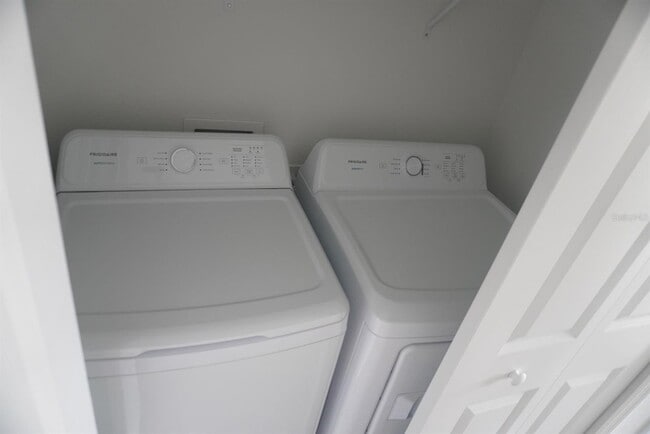 Building Photo - 2700 Skyline Lp