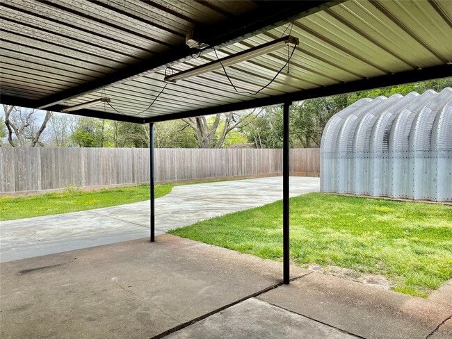 Building Photo - 2507 Lynn Dr