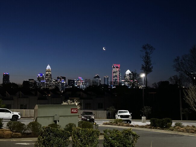Building Photo - 805 Woodruff Pl