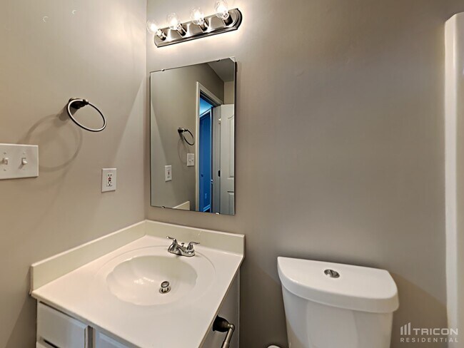 Building Photo - 8800 Willow Crest Dr