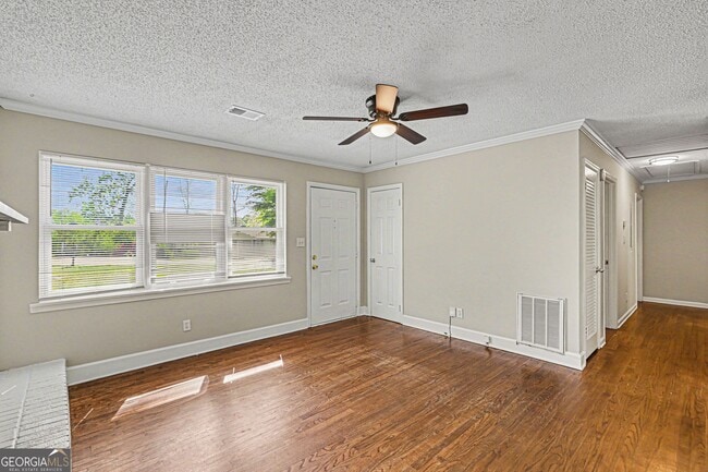 Building Photo - 3670 Goodwin Rd