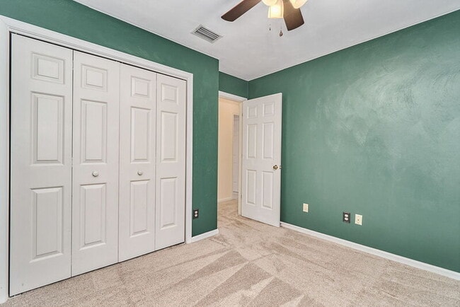 Building Photo - 625 Creekwood Dr