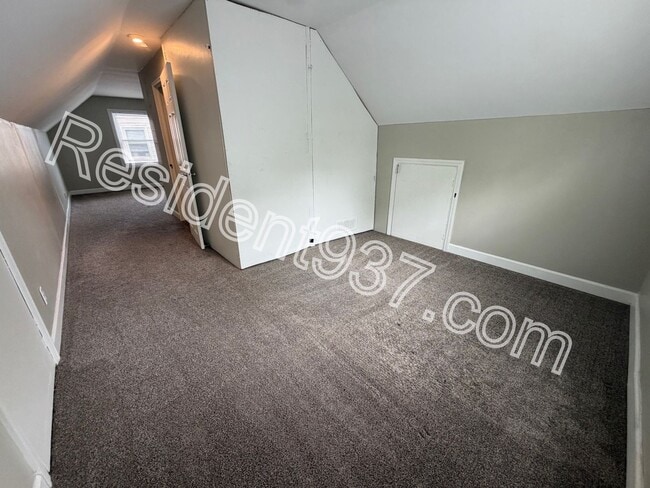 Building Photo - 3 Bed 1 bath